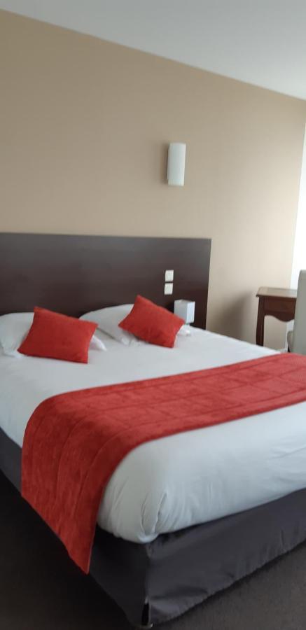 Logis Hotel Le Grand Cerf Ernee Экстерьер фото