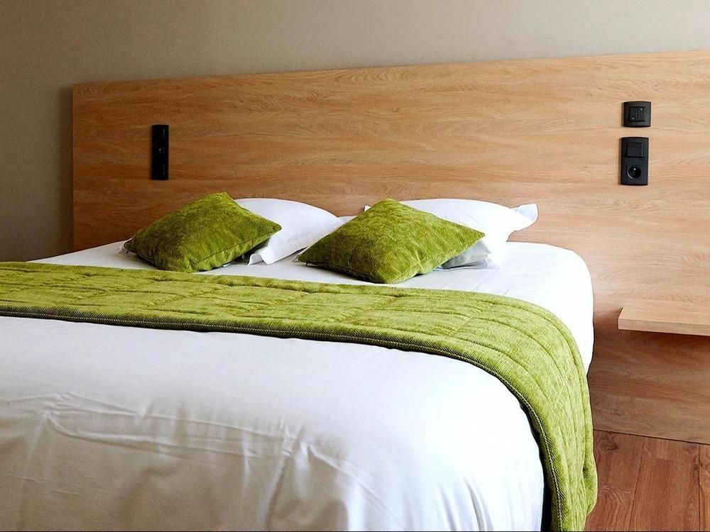 Logis Hotel Le Grand Cerf Ernee Экстерьер фото